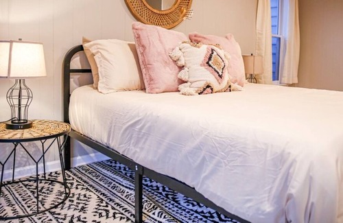 Salem Casa | The House at Jocassee Farm with animals & hot tub