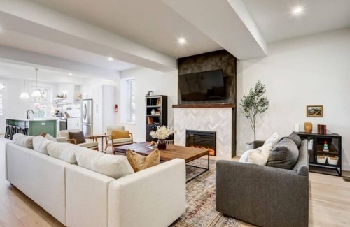 Witmer Casa | The House at Legacy Manor/Close to Sight & Sound & Downtown Lancaster