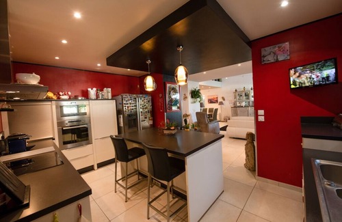 La Motte-dʼAigues Casa | "The house by the Lake" close to Lourmarin in South Luberon