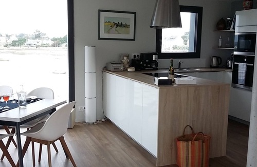 Landunvez Casa | Los pies de la casa en el agua