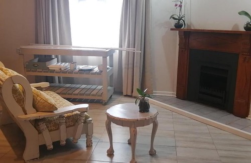 Komani Casa | The House Guesthouse - Fox's Lair, bachelor apartment near schools