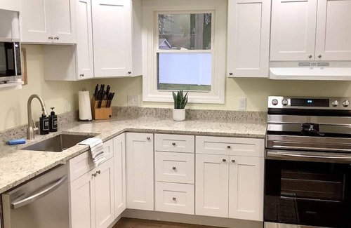 Cuyahoga Falls Casa | The House Hotels - Erie St. 2