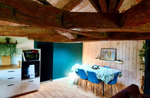 Saint-Laurent-de-la-Barriere Casa | The House in the Glycine