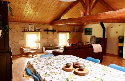 Saint-Laurent-de-la-Barriere Casa | The House in the Glycine