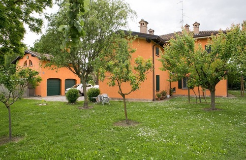 Correggio Casa | "La casa en el parque" B & B hospitalidad rural situada en el campo de Padana.
