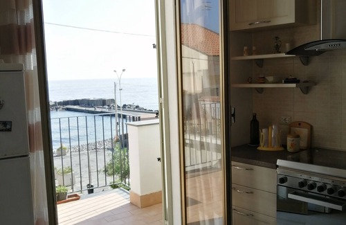 Torre Archirafi Casa | The house in the small square