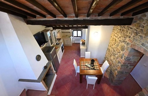 Castelnuovo dei Sabbioni Casa | The house in the village
