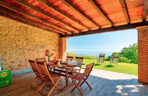 Montignoso Casa | the house in the woods! suitable for families