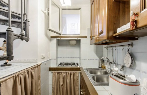 Quartieri Spagnoli Casa | La casa está ubicada en el corazón de Nápoles, cerca de via Toledo y Chiaia.