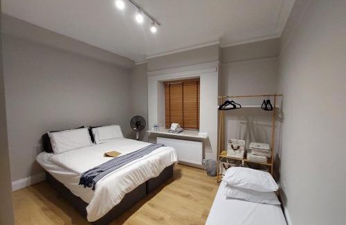 Ealing Common Apartamento | The house of Asha and Sunny