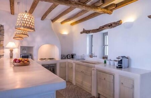 Drios Casa | Villa de lujo de 350m2, frente al mar, con dos piscinas.