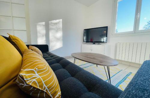 Joue-les-Tours Casa | The House of the Green Way a charming pied-à-terre for your walks in Toura