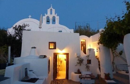 Finikia Casa | La casa de los pájaros cantores. Romántico estudio tradicional con bonitas vistas al mar.