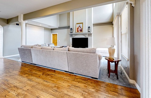 Alpine Casa | The House of Views | Spacious home in Alpine with mountain views and gas grill