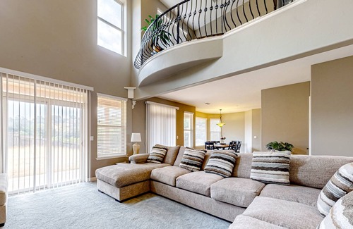 Alpine Casa | The House of Views | Spacious home in Alpine with mountain views and gas grill