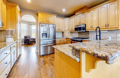 Alpine Casa | The House of Views | Spacious home in Alpine with mountain views and gas grill