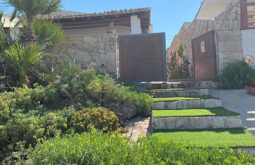 Reitani Villa | The House on the Beach: Dimora Elma