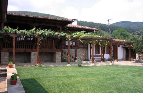 Zheravna Casa | The House with the Vine Guest House