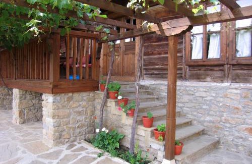 Zheravna Casa | The House with the Vine Guest House