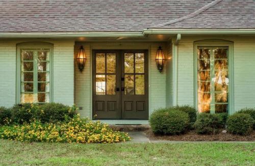 Starkville Casa | The Howell House - Picturesque Countryside Retreat