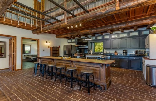 Logan Casa | The Howling Buck Lodge