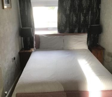 Margam Cama Y Desayuno | The Hub at Abercrave