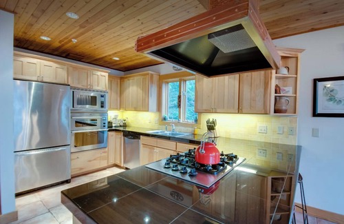 Welches Chalet De Esquí | The Huckleberry Chalet, a private Mt. Hood retreat within a forested wonderland