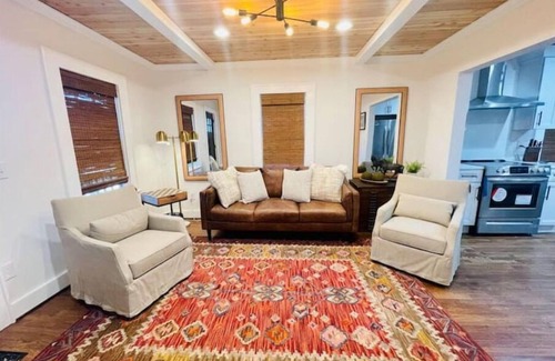 West Jefferson Casa | The Huddie Hut