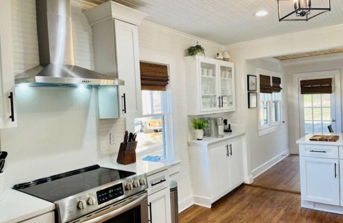 West Jefferson Casa | The Huddie Hut