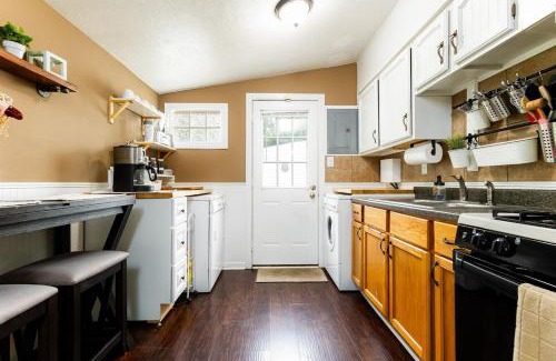 South Bend Casa | The Huddle & Hangout - 3 Bedroom House Close to ND