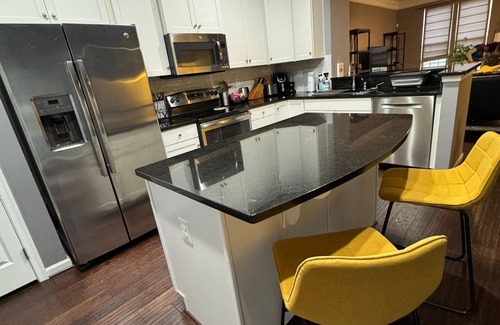 Downtown Baltimore Casa | The Hudson: Luxury, Comfort, & Prime Location!