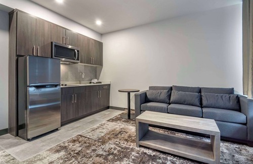 Kamloops Hotel | The Hue Hotel, Ascend Hotel Collection