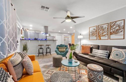Citrus Plaza Villa | The Hummingbird House, Sauna & Mountain Views!