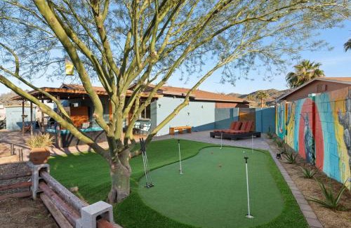 Citrus Plaza Villa | The Hummingbird House, Sauna & Mountain Views!