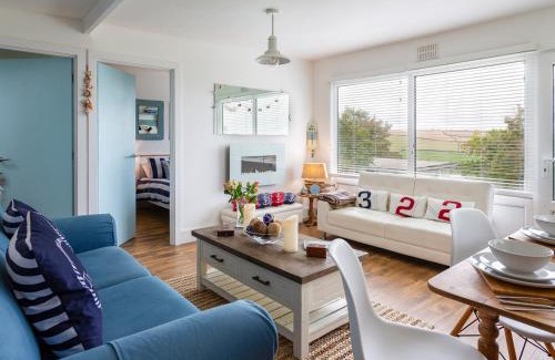 Dartmouth Casa | The Hut