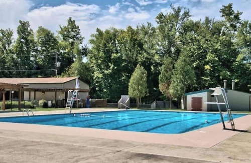 Pocono Summit Apartamento | The Hut House 3BR, 3BA, Game Room Massage Chair!