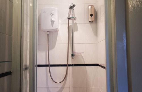 Holyhead Casa | The Hut Sea Front Inn