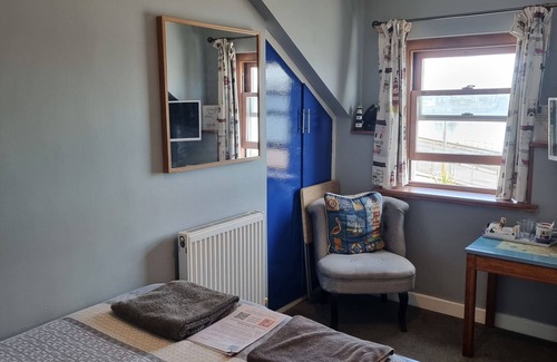 Holyhead Casa | The Hut Sea Front Inn