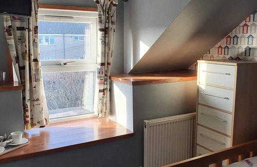 Holyhead Casa | The Hut Sea Front Inn