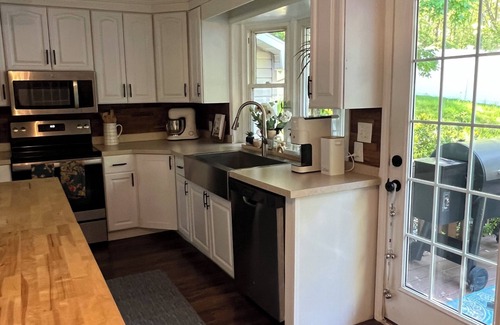 Christiansburg Casa | The Hydrangea House in Christiansburg