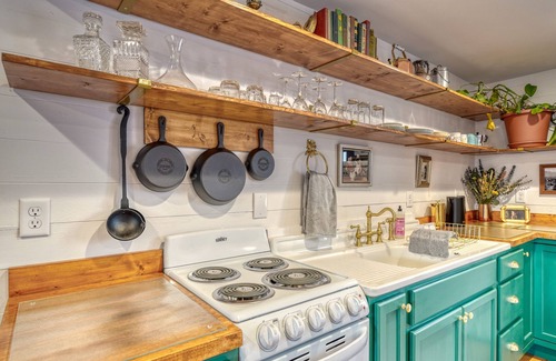 Salida Cabaña | The Ice House- Smack-Dab in the middle of Salida!
