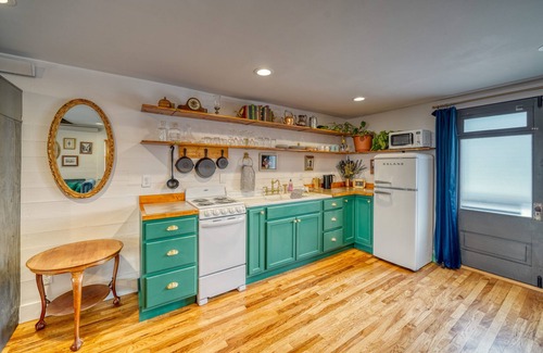 Salida Cabaña | The Ice House- Smack-Dab in the middle of Salida!