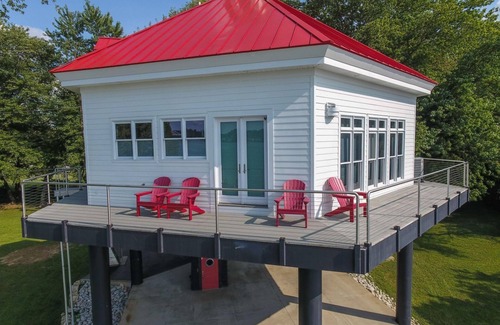 Prospect Casa | The Iconic Captain's Nest on the Ohio River