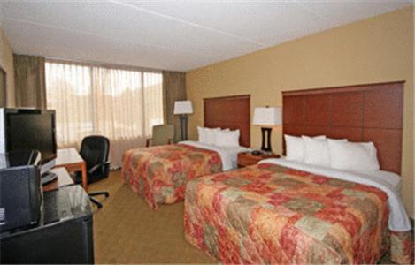 East Forest Hotel | The Independence Inn - Charlotte Matthews