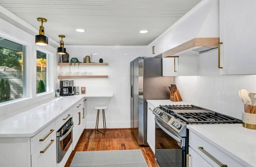 Earlewood Casa | The Indigo - 2BR w/Hot Tub & Outdoor Space