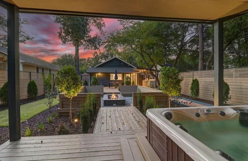 Earlewood Casa | The Indigo 2BR with Hot Tub