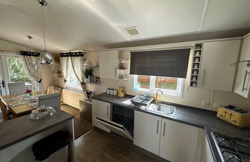 Tattershall Cabina | The Indulgence Lakeside Lodge is prime location with private fishing peg, sunken hot tub on Osprey