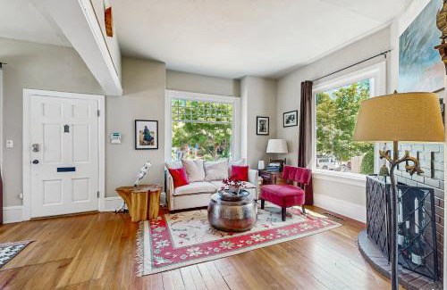 Central District Casa | The Ink & Iron Retreat