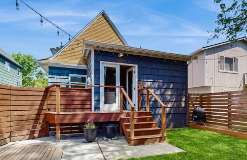 Central District Casa | The Ink & Iron Retreat