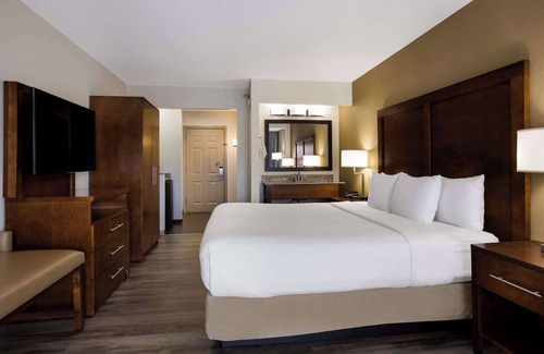 Sevierville Hotel | The Inn at Apple Valley, Ascend Hotel Collection